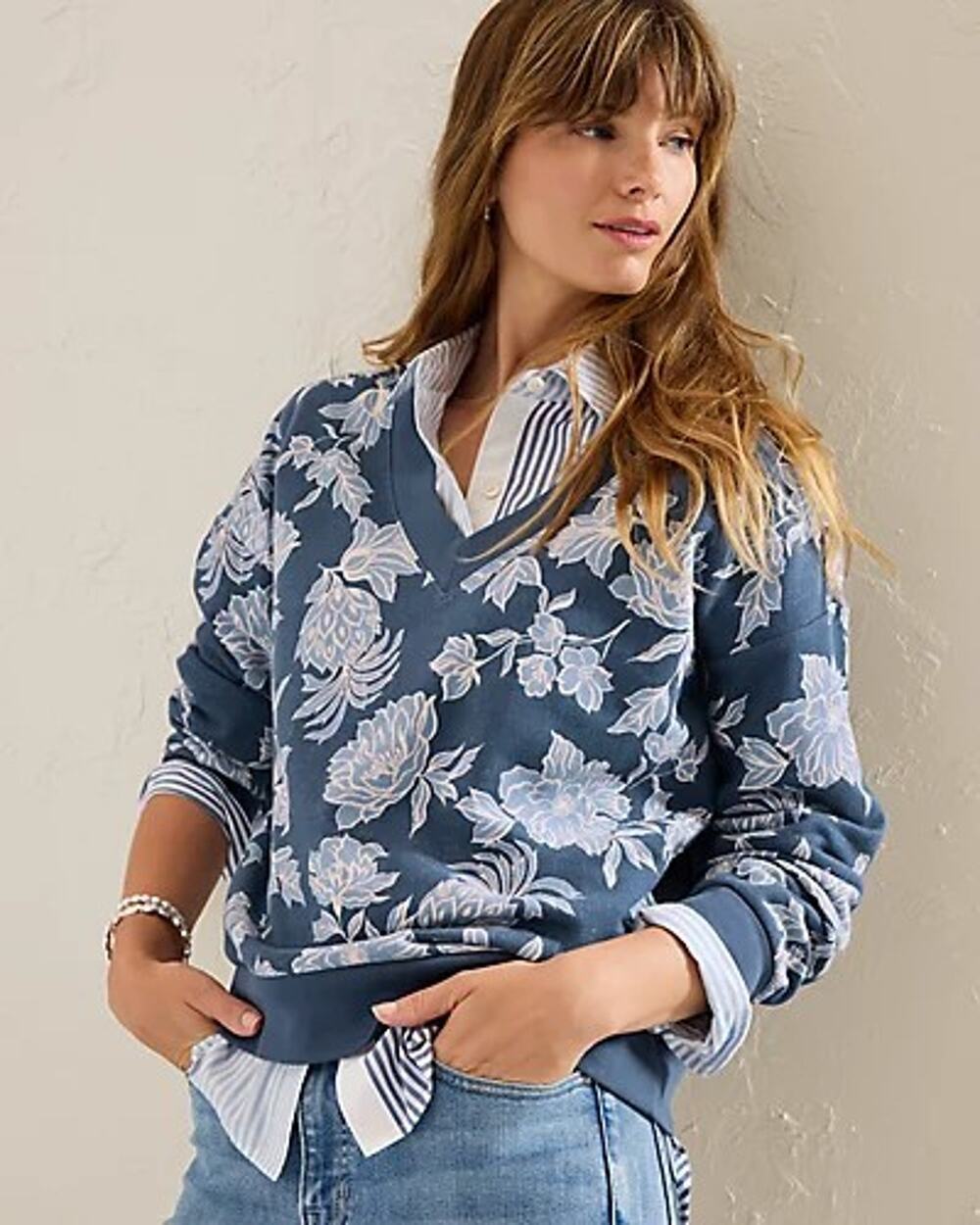 💥 Tommy bahama Marina Del Mar Breezy Blooms V-Neck Sweatshirt Medium D3